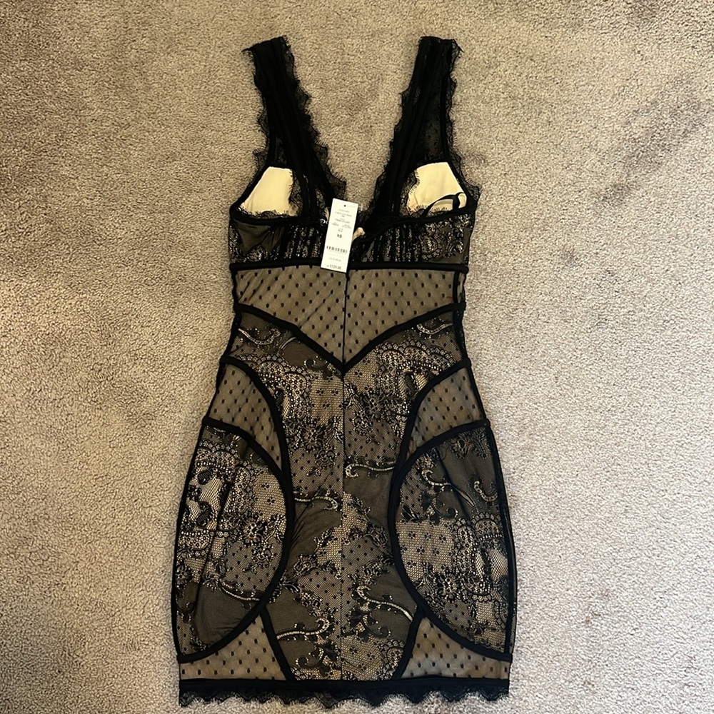 Bebe Downtown V-Neck Lace Dress, size XS - Picture 5 of 6